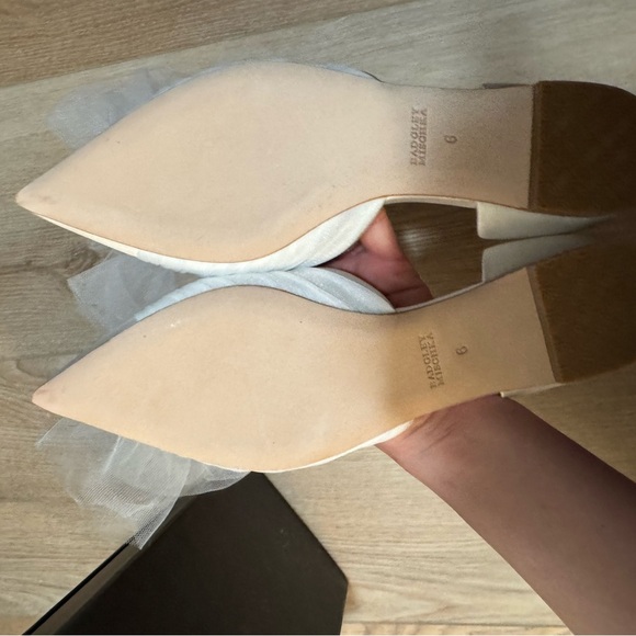 Badgley Mischka Women's White Flats with Bow - Picture 4 of 4